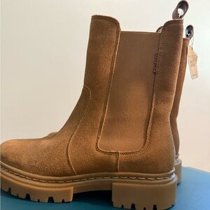 NWT BullBoxer suede boots